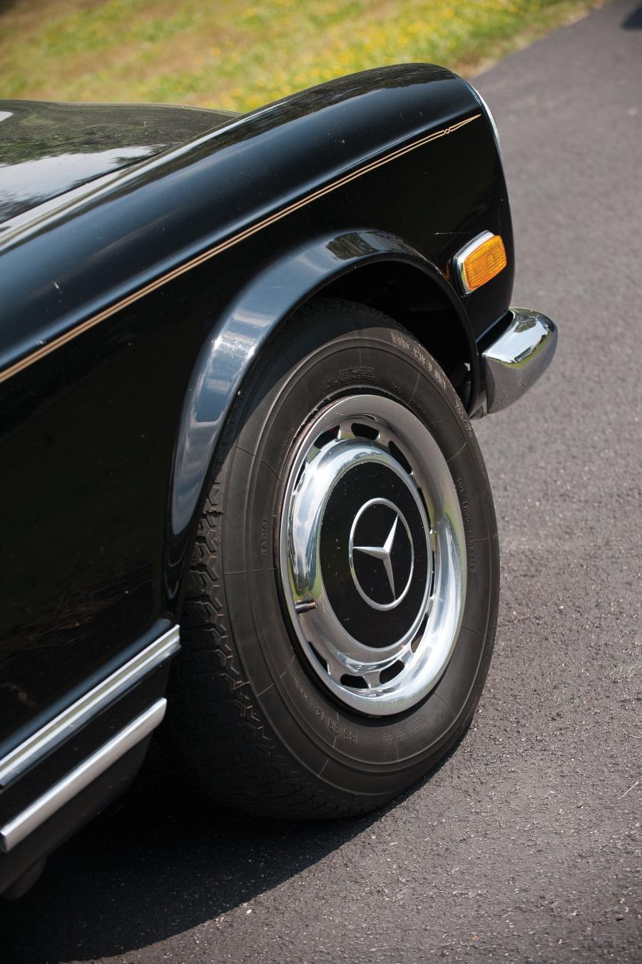  Mercedes-Benz 280 SL Roadster 1971 года  (фото 13 из 19)